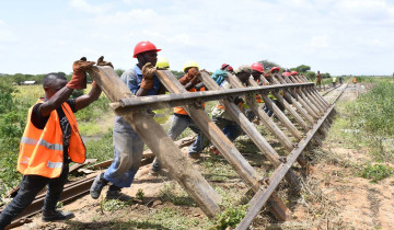 UFUFUAJI NA UBORESHAJI WA RELI KUTOKA MOSHI – ARUSHA WAFIKIA ZAIDI YA 90%